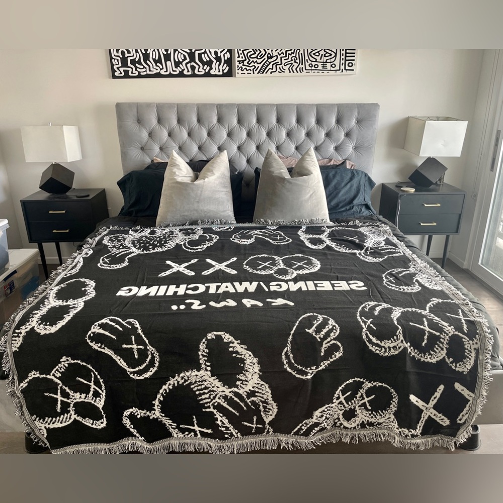 🆕 KAWS Reversible Woven LRG 70” x 90” Throw Blanket Canvas Knit Cotton Large